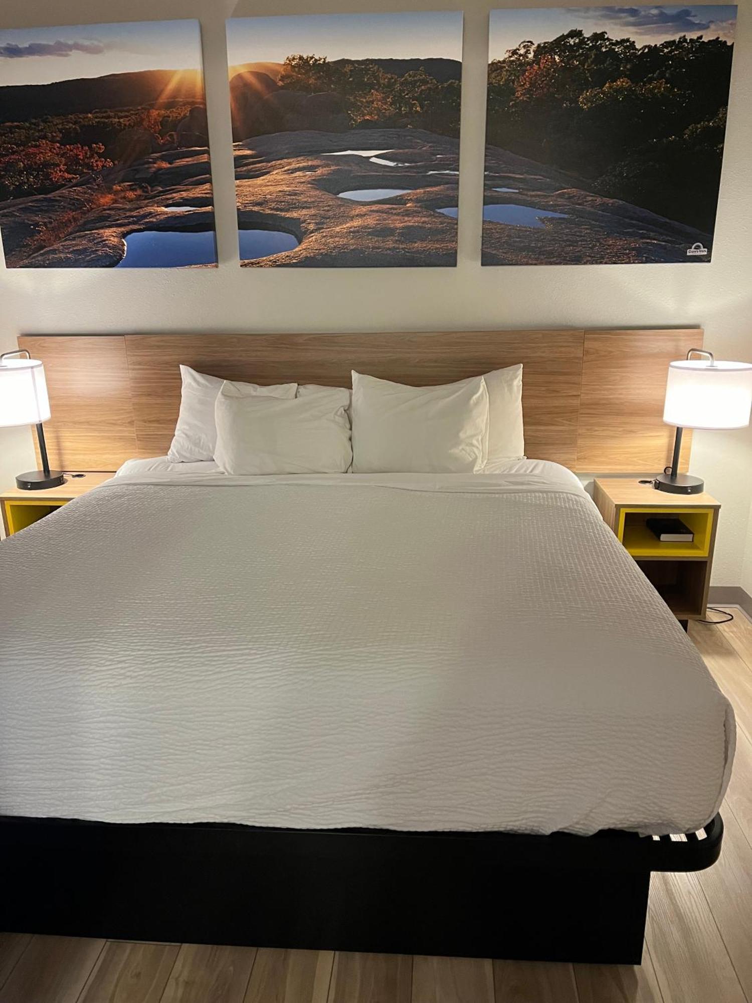 Days Inn By Wyndham Hutchinson Esterno foto