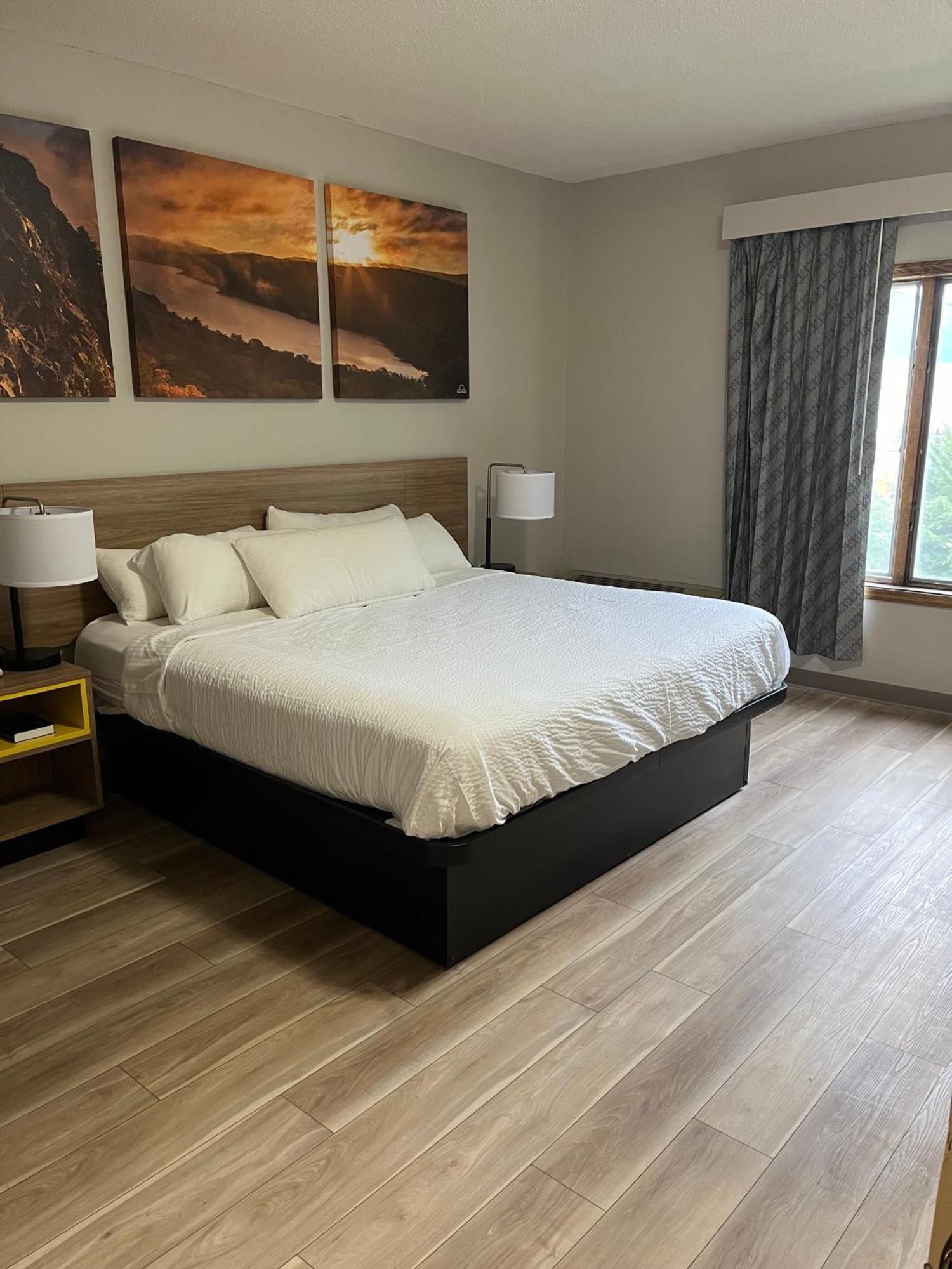 Days Inn By Wyndham Hutchinson Esterno foto