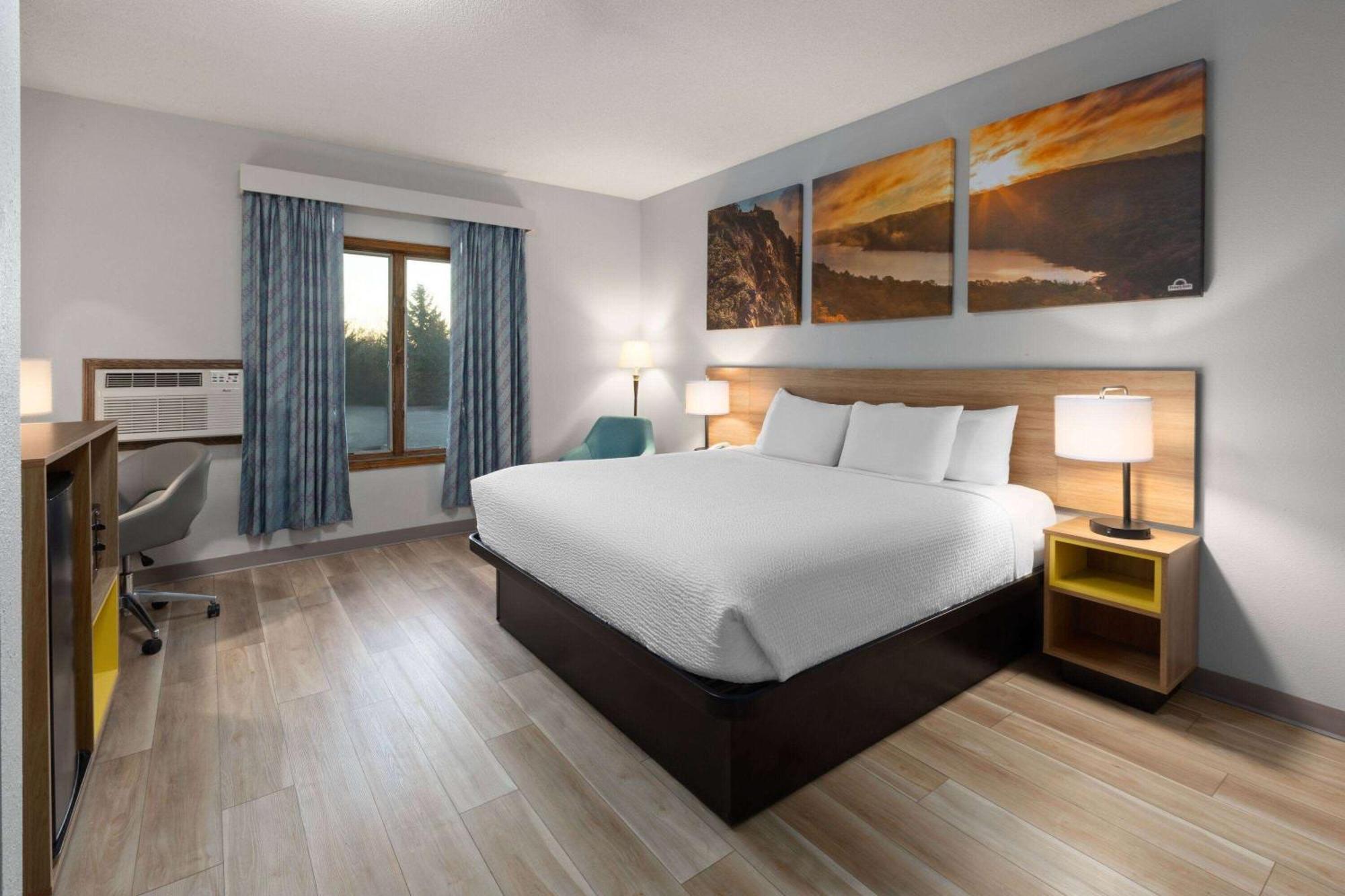 Days Inn By Wyndham Hutchinson Esterno foto