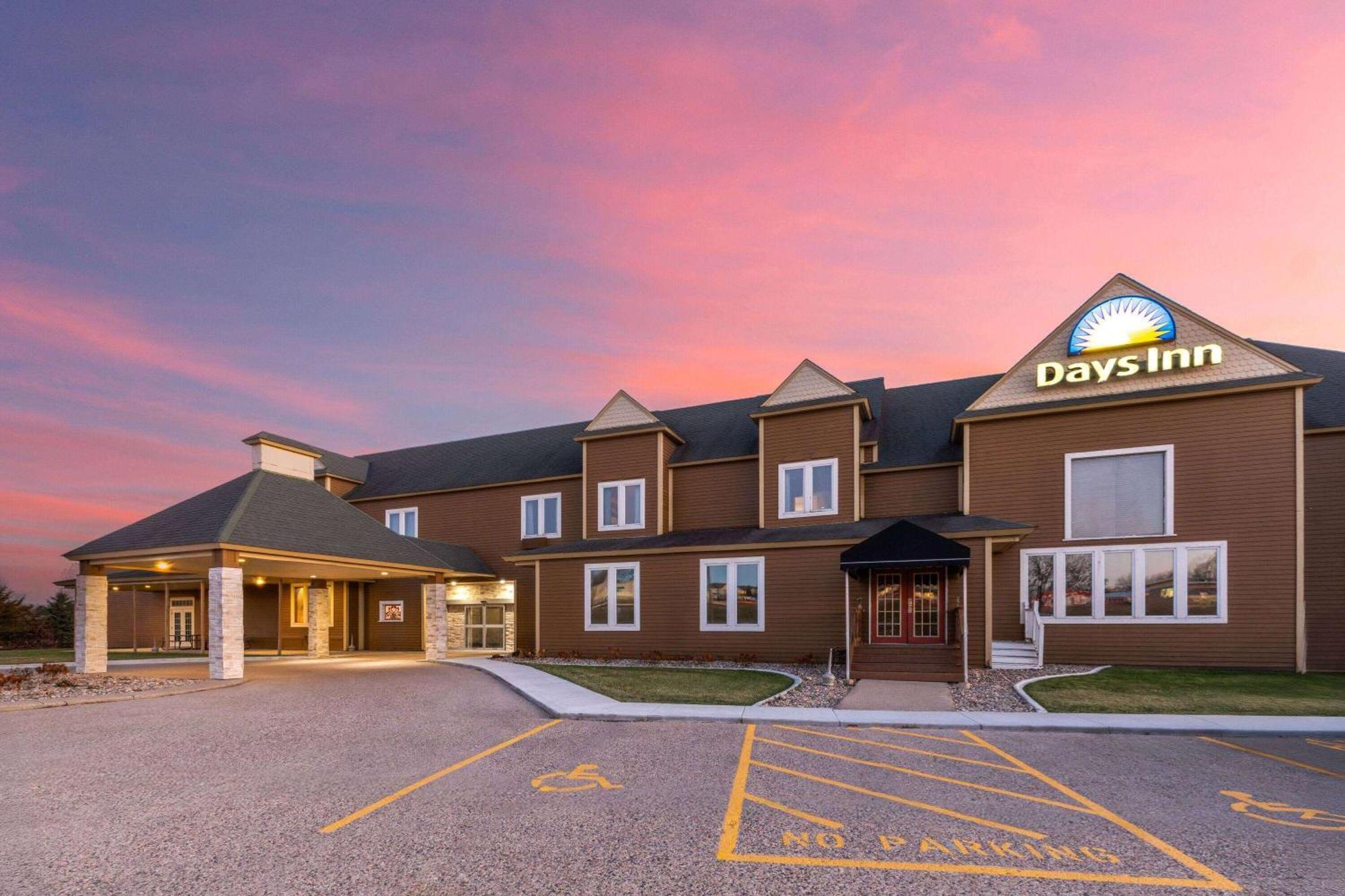 Days Inn By Wyndham Hutchinson Esterno foto