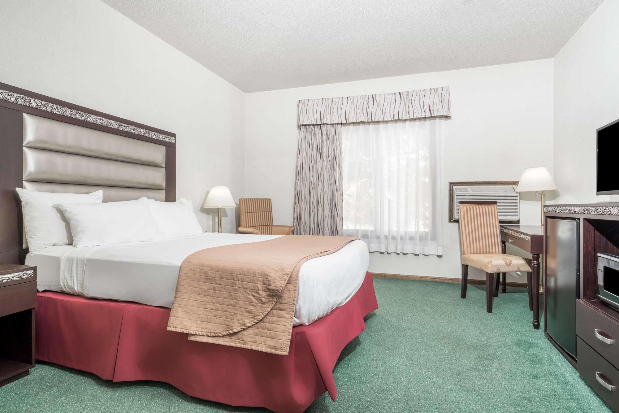 Days Inn By Wyndham Hutchinson Esterno foto